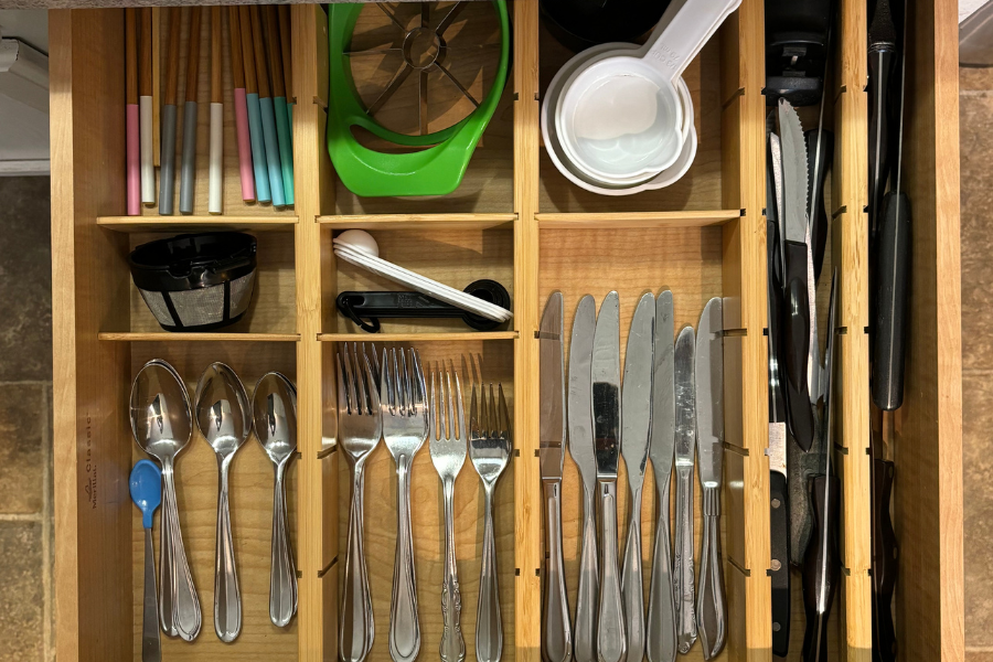 organising kitchen utensils