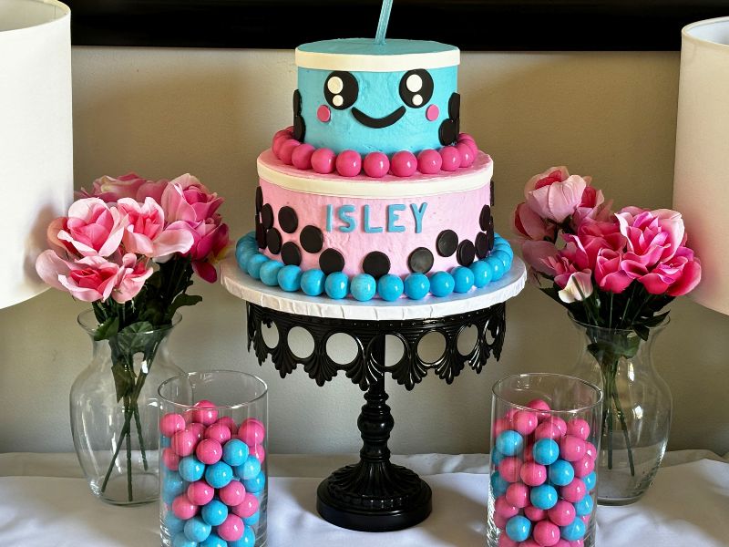Cake andf lowers